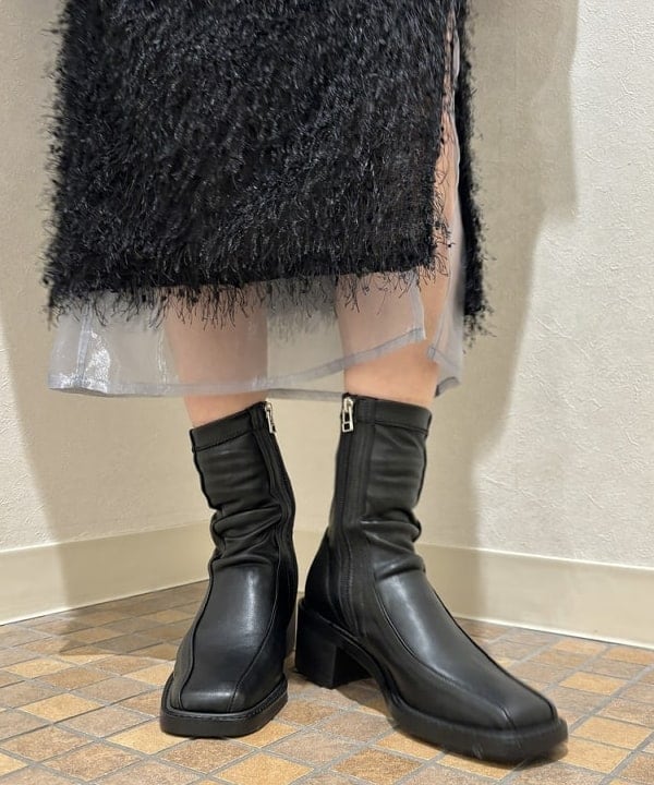 シミズ ネネさんの「BEAMS WOMEN｜Ray BEAMS / ストレッチ ショート ブーツ」を使ったコーディネート