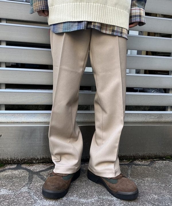 ホサカさんの「BEAMS WOMEN｜VAPORIZE / Twill Straight Slacks」を使ったコーディネート
