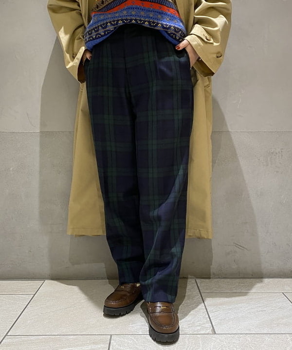 吉野 多恵さんの「BEAMS WOMEN｜BEAMS BOY / ポリエステル ウール シンチ バック スラックス」を使ったコーディネート