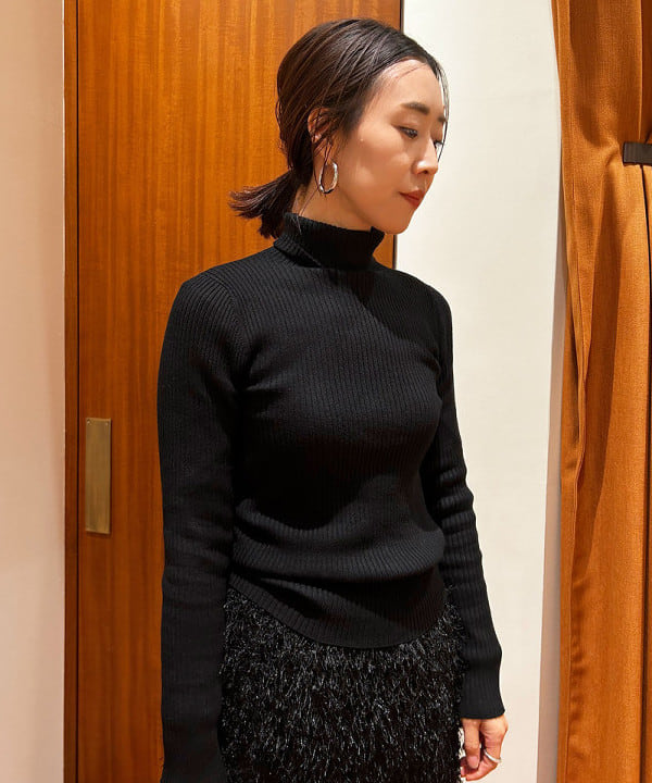 川口 恵さんの「BEAMS WOMEN｜Ray BEAMS / ストレッチ ショート ブーツ」を使ったコーディネート
