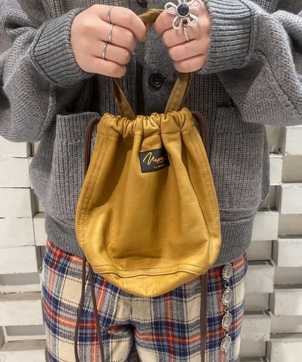 モモさんの「BEAMS WOMEN｜ARROW NOVELTY / コンチョ ベルト 22FW」を使ったコーディネート