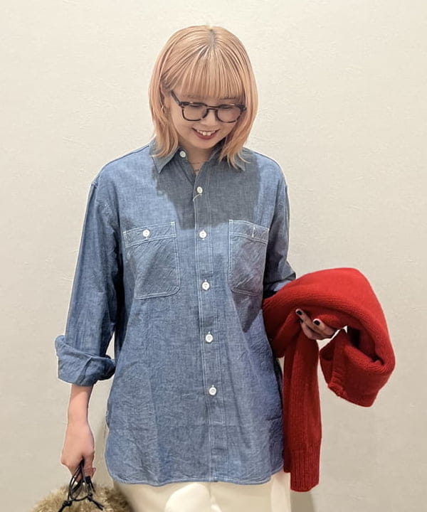 篠崎 香月さんの「BEAMS WOMEN｜BUZZ RICKSON'S / 別注 シャンブレー ロングスリーブ シャツ」を使ったコーディネート