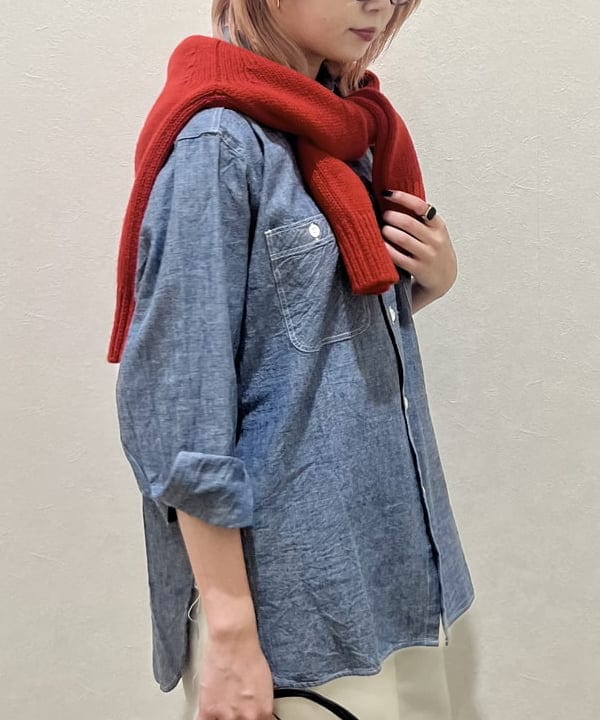 篠崎 香月さんの「BEAMS WOMEN｜BUZZ RICKSON'S / 別注 シャンブレー ロングスリーブ シャツ」を使ったコーディネート