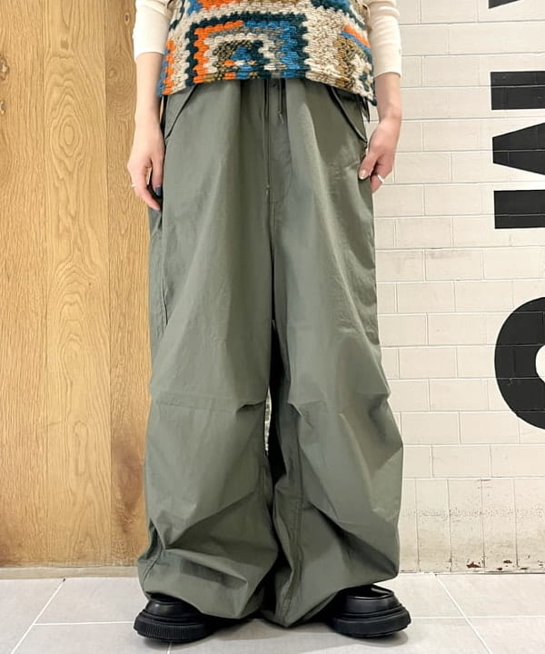 笠井 祐希さんの「BEAMS WOMEN｜BEAMS BOY / US ARMY オーバー パンツ」を使ったコーディネート