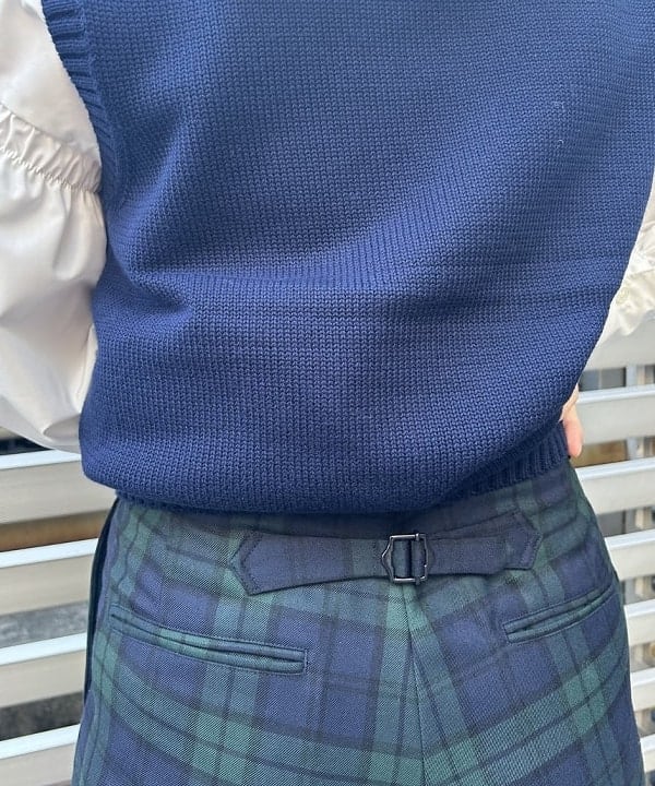 千田 静香さんの「BEAMS WOMEN｜BEAMS BOY / ポリエステル ウール シンチ バック スラックス」を使ったコーディネート