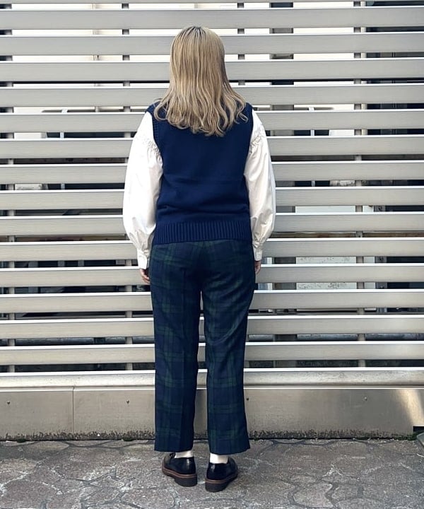 千田 静香さんの「BEAMS WOMEN｜BEAMS BOY / ポリエステル ウール シンチ バック スラックス」を使ったコーディネート