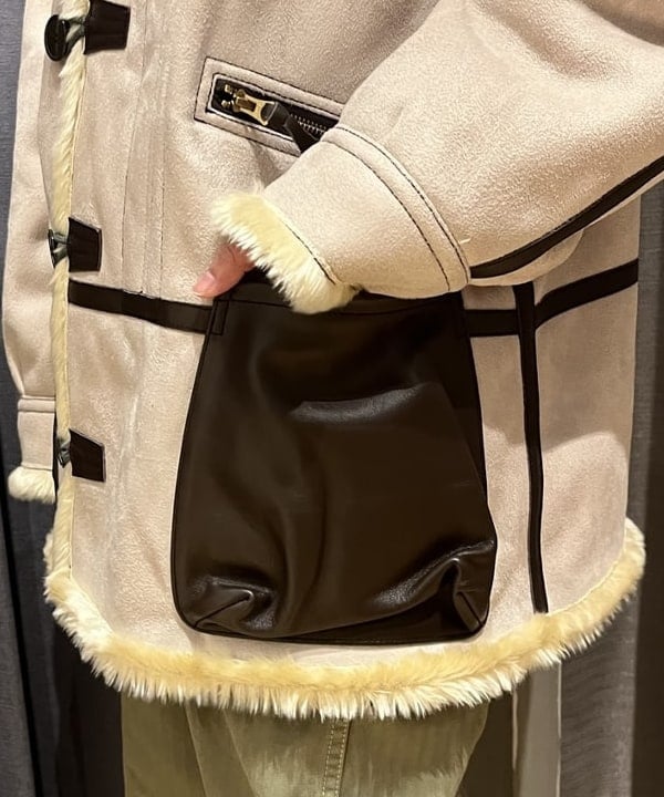 ミナミマリコさんの「BEAMS WOMEN｜【別注】BUZZ RICKSON'S / シャンブレー ロングスリーブ シャツ」を使ったコーディネート