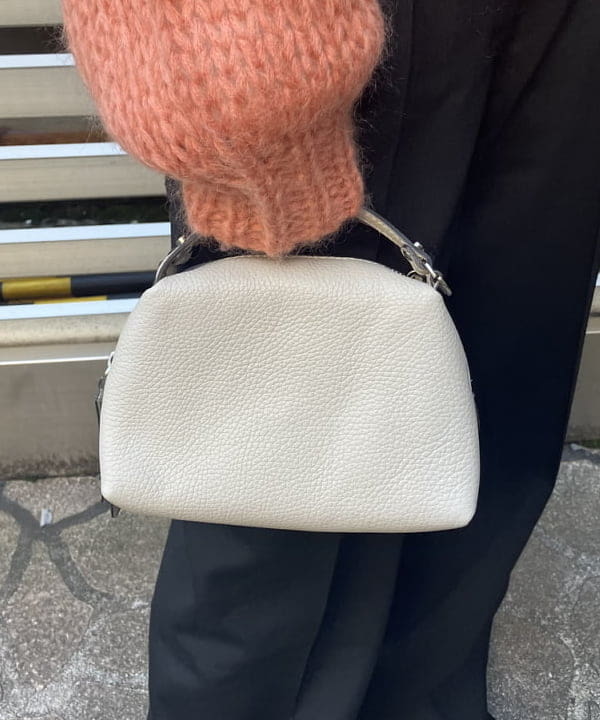 中川　ゆららさんの「BEAMS WOMEN｜GIANNI CHIARINI / ALIFA レザーショルダーバッグ S」を使ったコーディネート