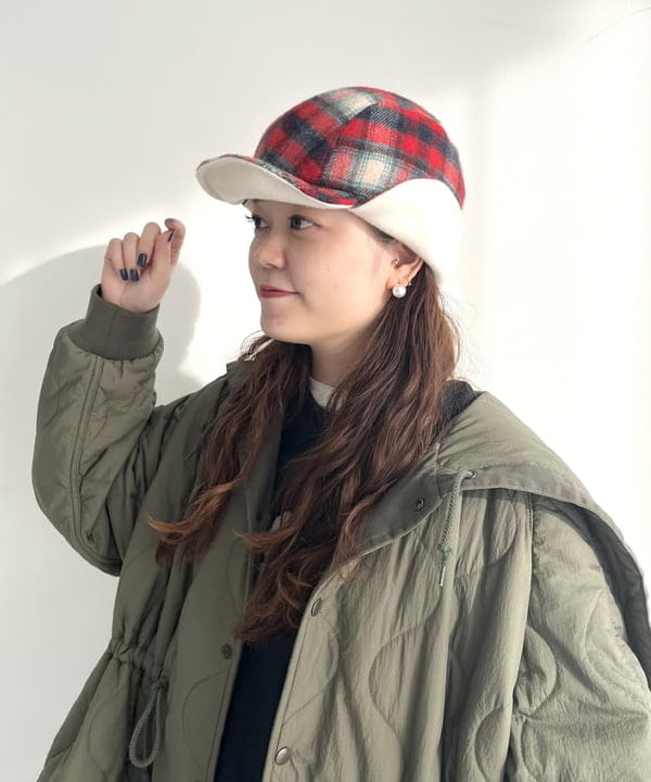 カスタニ モモノさんの「BEAMS WOMEN｜cableami × BEAMS BOY / 別注 シャギー チェック キャップ」を使ったコーディネート