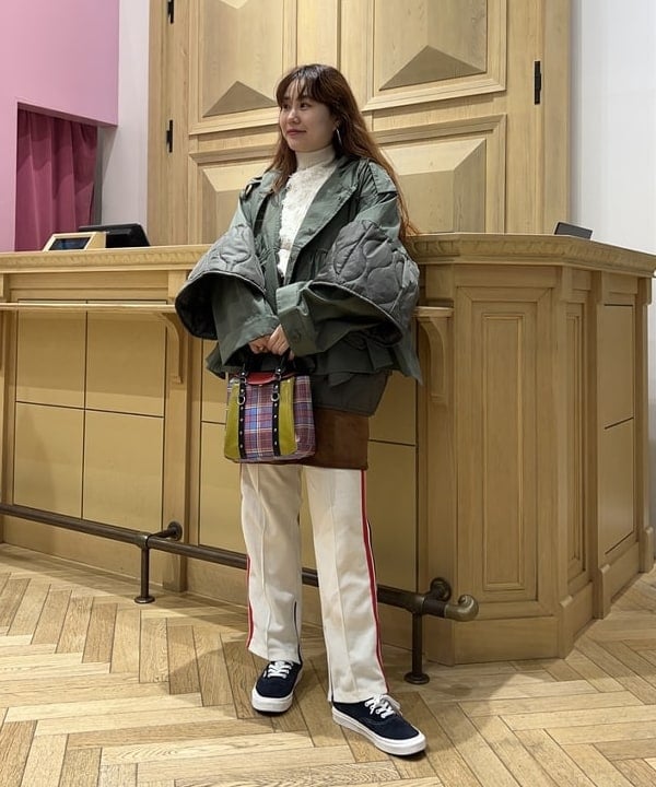 渡邊 舞さんの「BEAMS WOMEN｜Ray BEAMS / カット ジャカード フリンジ ハイネック ニット」を使ったコーディネート