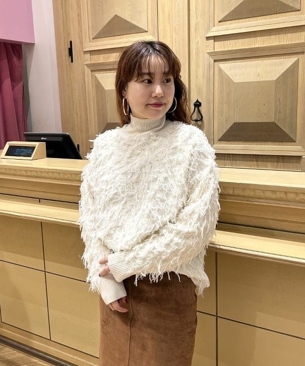 渡邊 舞さんの「BEAMS WOMEN｜Ray BEAMS / カット ジャカード フリンジ ハイネック ニット」を使ったコーディネート