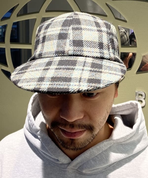 滝沢 一喜さんの「BEAMS WOMEN｜REMI RELIEF × BEAMS PLUS / 別注 スウェット プルオーバー パーカ グレー」を使ったコーディネート