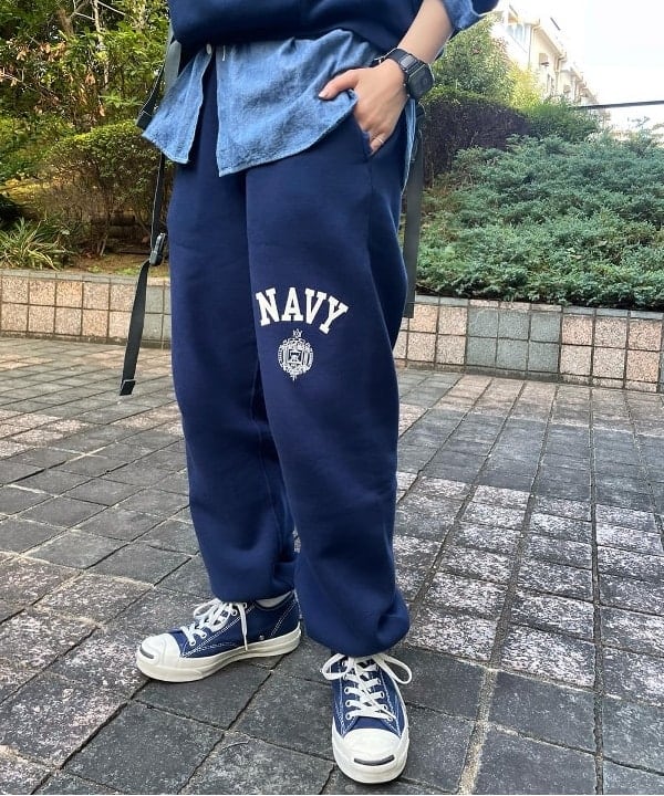 SHINAGAWAさんの「BEAMS WOMEN｜【別注】BUZZ RICKSON'S / シャンブレー ロングスリーブ シャツ」を使ったコーディネート