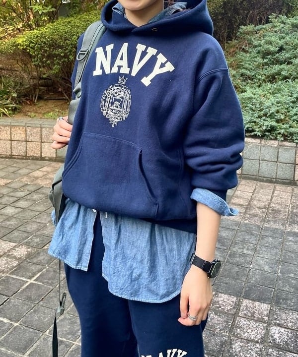 SHINAGAWAさんの「BEAMS WOMEN｜【別注】BUZZ RICKSON'S / シャンブレー ロングスリーブ シャツ」を使ったコーディネート