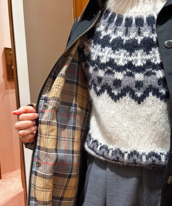 川口 恵さんの「BEAMS WOMEN｜Barbour  / 別注 EXMOOR コート」を使ったコーディネート
