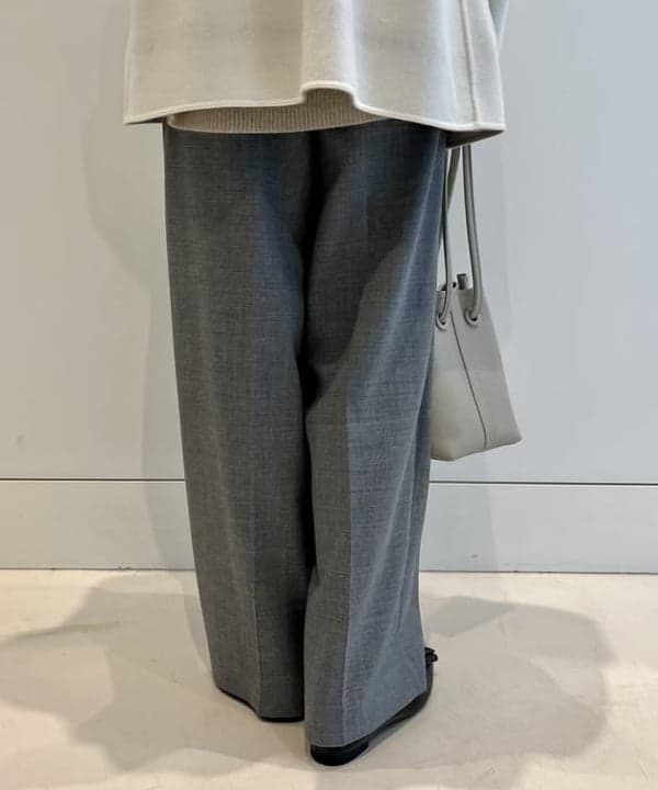 山田 千遥さんの「BEAMS WOMEN｜Demi-Luxe BEAMS / バックル ポインテッドトゥ パンプス」を使ったコーディネート