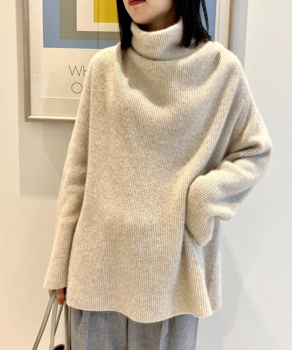 山田 千遥さんの「BEAMS WOMEN｜Demi-Luxe BEAMS / バックル ポインテッドトゥ パンプス」を使ったコーディネート