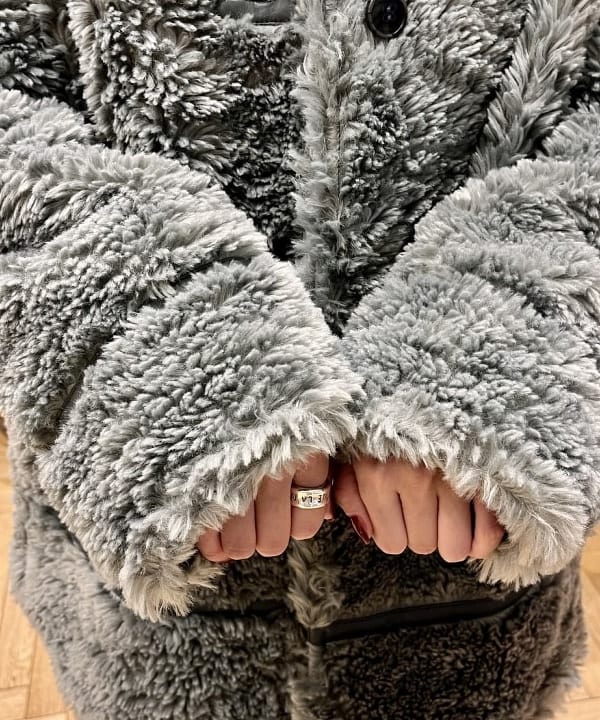 イトウミサキさんの「BEAMS WOMEN｜Otro Accesorio / メッセージ リング」を使ったコーディネート