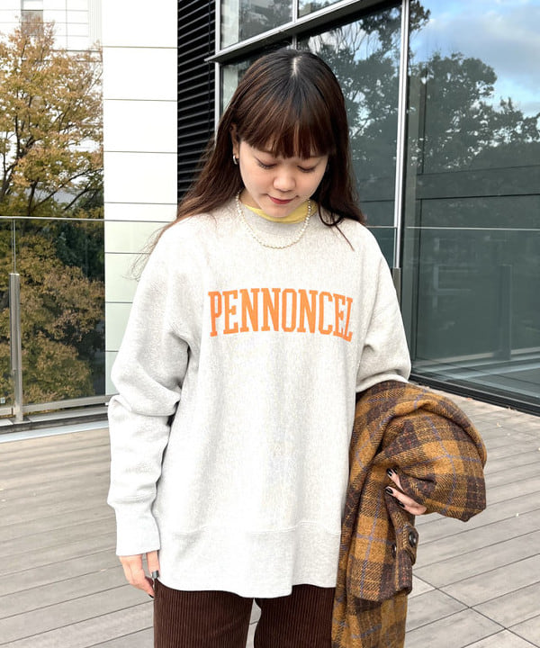 カスタニ モモノさんの「BEAMS WOMEN｜Champion × BEAMS BOY / 別注 ロゴ リバースウィーブ(R) クルーネック スウェット 23FW」を使ったコーディネート