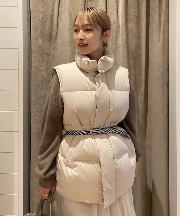 松本 佳菜子さんの「BEAMS WOMEN｜ART-BROWN / ヘアー カーフ ベルト」を使ったコーディネート