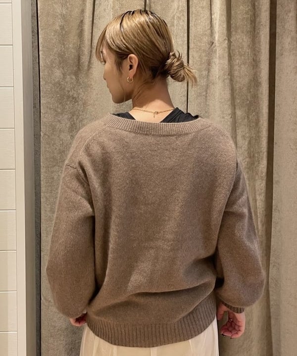 松本 佳菜子さんの「BEAMS WOMEN｜ART-BROWN / ヘアー カーフ ベルト」を使ったコーディネート