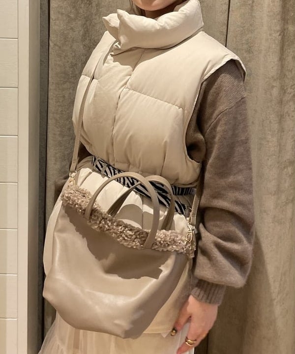 松本 佳菜子さんの「BEAMS WOMEN｜ART-BROWN / ヘアー カーフ ベルト」を使ったコーディネート