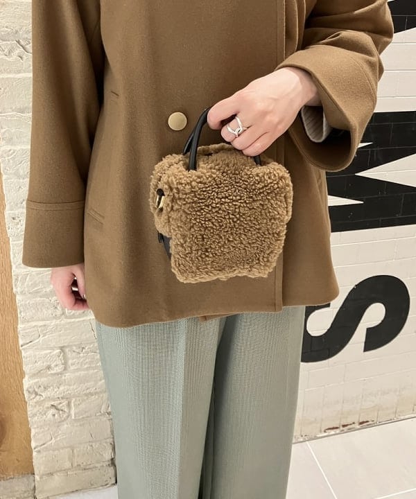 CHIHIROさんの「BEAMS WOMEN｜VIOLAd’ORO × Demi-Luxe BEAMS / 別注 エコムートン ミニショルダーバッグ」を使ったコーディネート