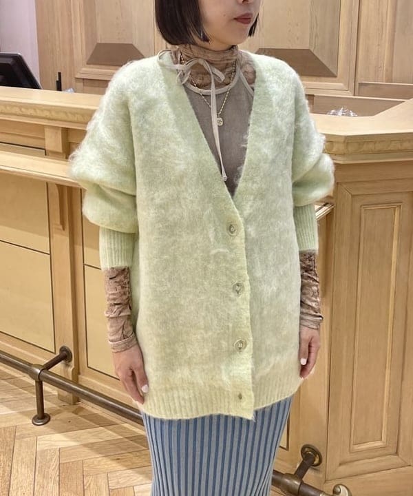 キホさんの「BEAMS WOMEN｜Ray BEAMS / ソフト シャギー Vネック カーディガン」を使ったコーディネート