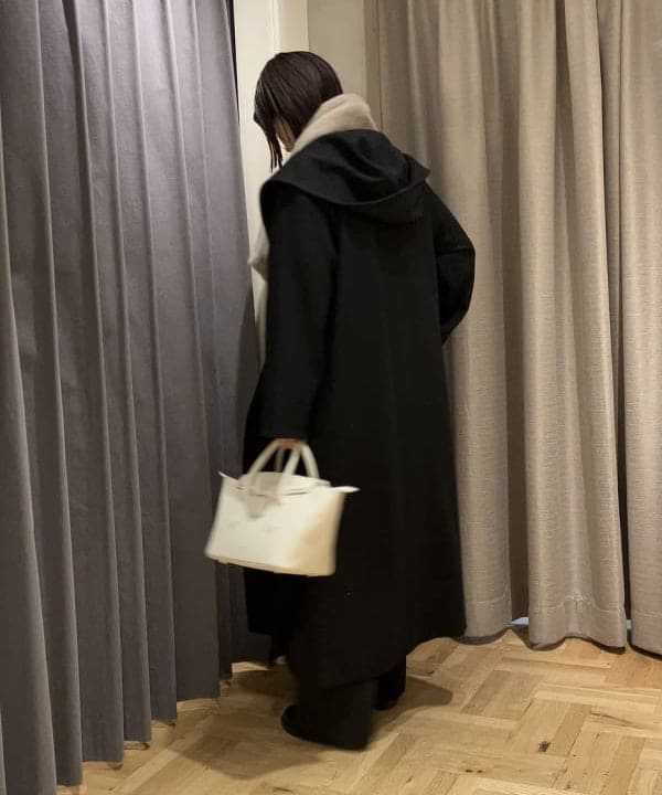 SAKAIさんの「BEAMS WOMEN｜CHRISTIAN VILLA / 別注 フラップ ハンドバッグ.」を使ったコーディネート