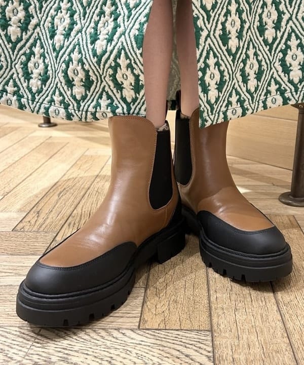 オカベ　アヤカさんの「BEAMS WOMEN｜HEY！Mrs ROSE × Ray BEAMS / 別注 カガリ バニティ」を使ったコーディネート