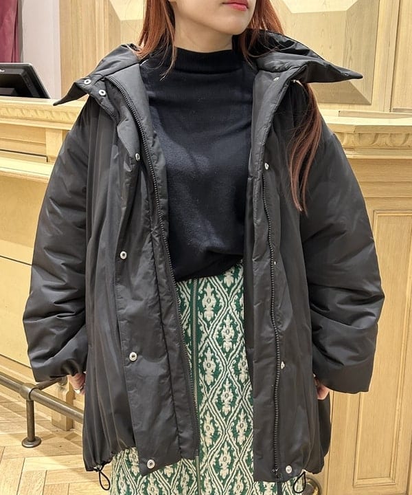 オカベ　アヤカさんの「BEAMS WOMEN｜HEY！Mrs ROSE × Ray BEAMS / 別注 カガリ バニティ」を使ったコーディネート