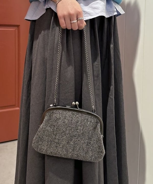 ナガオカ サキさんの「BEAMS WOMEN｜BEAMS BOY / がま口 ビッグ ポーチ」を使ったコーディネート