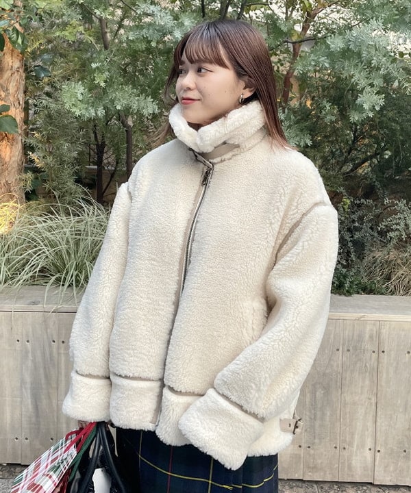 田中 里実さんの「BEAMS WOMEN｜RBS / ソフト レザー ギャザー バッグ」を使ったコーディネート