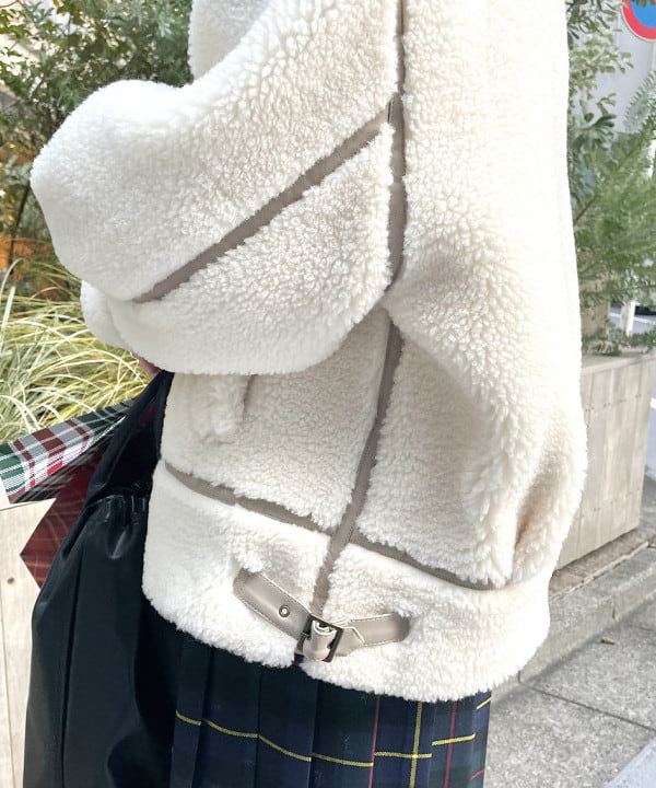 田中 里実さんの「BEAMS WOMEN｜RBS / ソフト レザー ギャザー バッグ」を使ったコーディネート