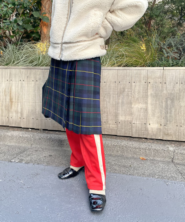 田中 里実さんの「BEAMS WOMEN｜RBS / ソフト レザー ギャザー バッグ」を使ったコーディネート