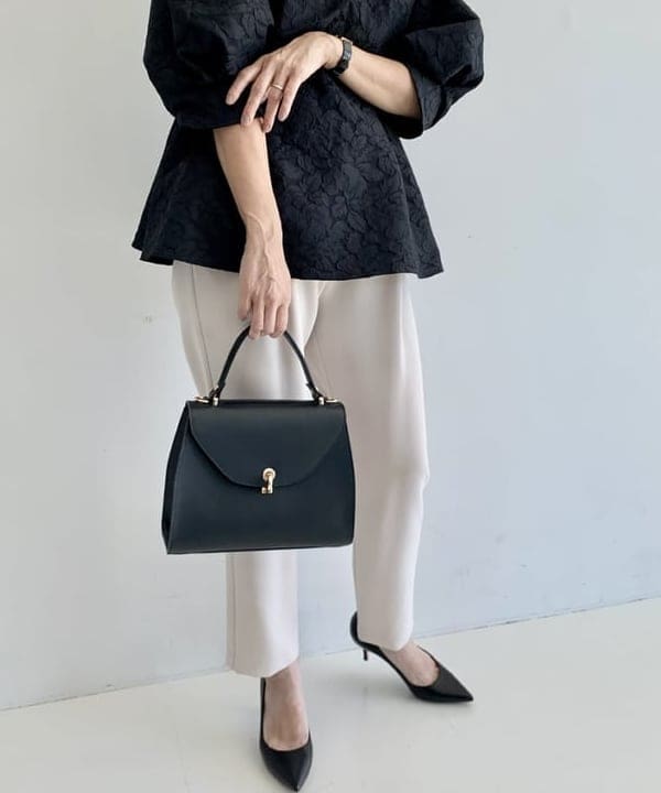 桑原 ふみさんの「BEAMS WOMEN｜フクレ織りジャカード アタッチドカラー ブラウス＊」を使ったコーディネート