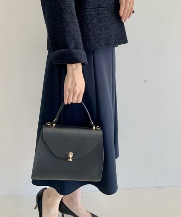 桑原 ふみさんの「BEAMS WOMEN｜GIANNI NOTARO / 別注 フラップ ハンドバッグ」を使ったコーディネート