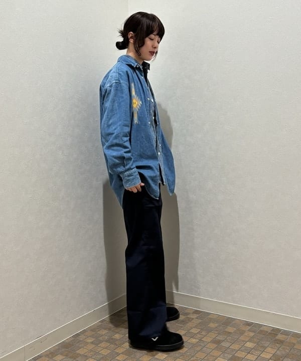 サワイさんの「BEAMS WOMEN｜【別注】BUZZ RICKSON'S / シャンブレー ロングスリーブ シャツ」を使ったコーディネート