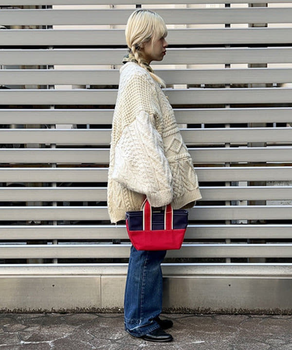 ナツハさんの「BEAMS WOMEN｜L.L.Bean × BEAMS PLUS ＆ BEAMS BOY / Deep Bottom Deluxe Boat and Tote Mini」を使ったコーディネート