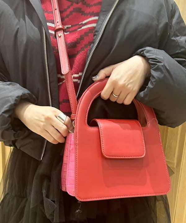 オカベ　アヤカさんの「BEAMS WOMEN｜Ray BEAMS / ラメ ブーツ」を使ったコーディネート