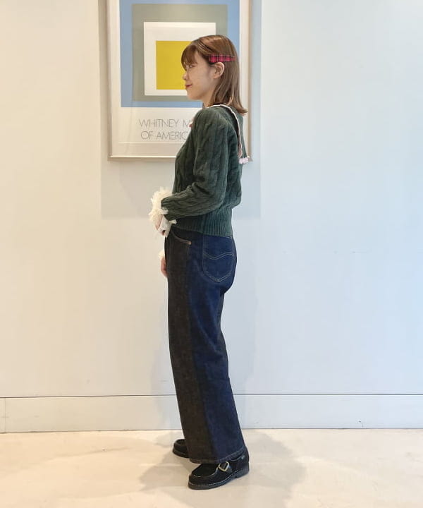 田中 里実さんの「BEAMS WOMEN｜Lee × maturely / 別注 Indigo & Black Denim Flare Pants」を使ったコーディネート