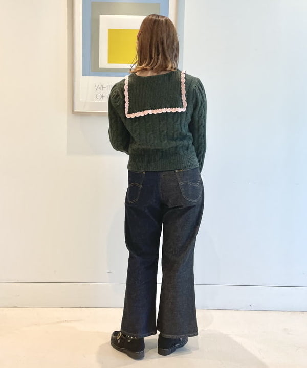 田中 里実さんの「BEAMS WOMEN｜Lee × maturely / 別注 Indigo & Black Denim Flare Pants」を使ったコーディネート