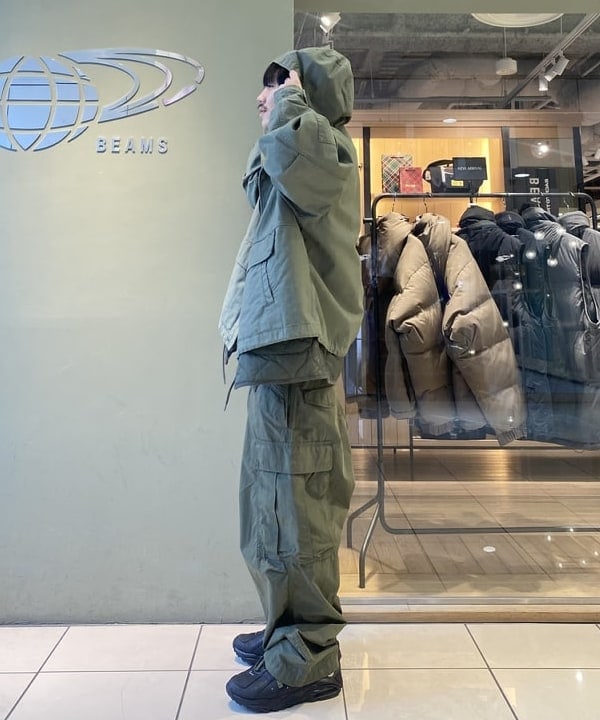 井上 隆司さんの「BEAMS WOMEN｜BEAMS / ビッグ 6ポケット カーゴパンツ」を使ったコーディネート