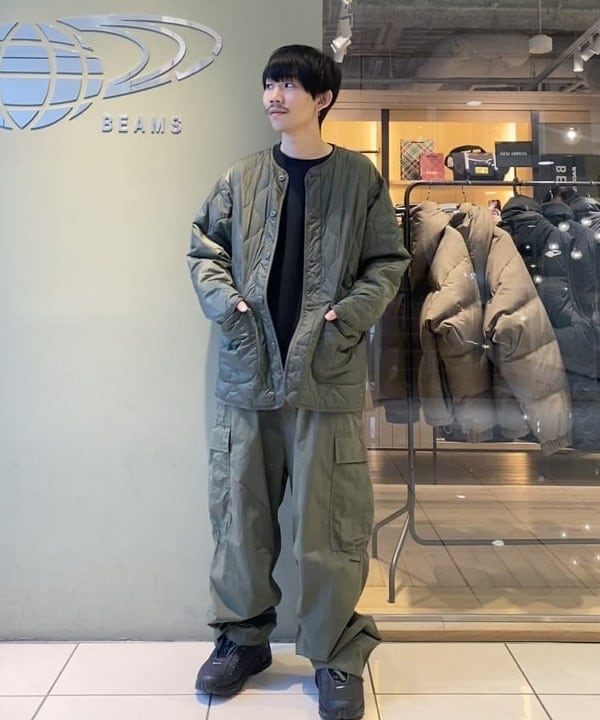井上 隆司さんの「BEAMS WOMEN｜BEAMS / ビッグ 6ポケット カーゴパンツ」を使ったコーディネート