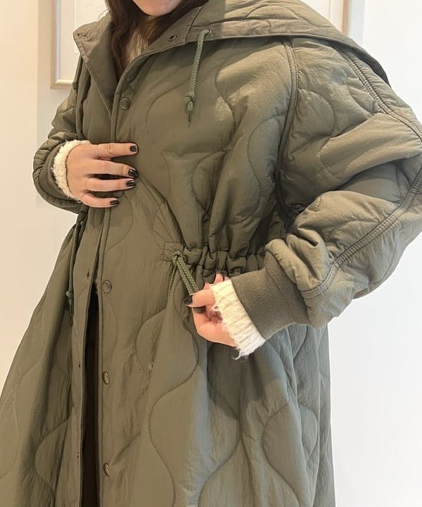 カスタニ モモノさんの「BEAMS WOMEN｜BEAMS BOY / ナンバリング ロゴ プルオーバー」を使ったコーディネート