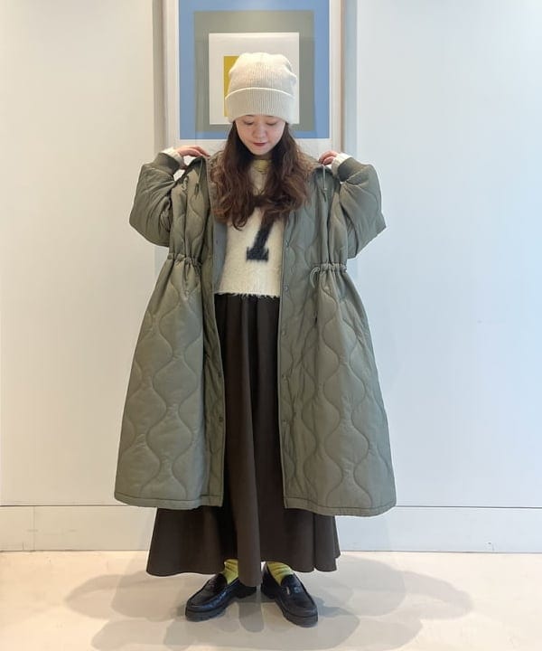 カスタニ モモノさんの「BEAMS WOMEN｜BEAMS BOY / ナンバリング ロゴ プルオーバー」を使ったコーディネート