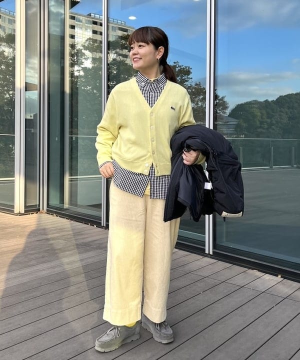 カスタニ モモノさんの「BEAMS WOMEN｜LACOSTE for BEAMS BOY / 別注 Vネック カーディガン」を使ったコーディネート