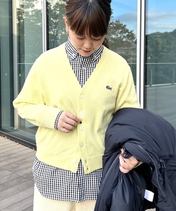 カスタニ モモノさんの「BEAMS WOMEN｜LACOSTE for BEAMS BOY / 別注 Vネック カーディガン」を使ったコーディネート