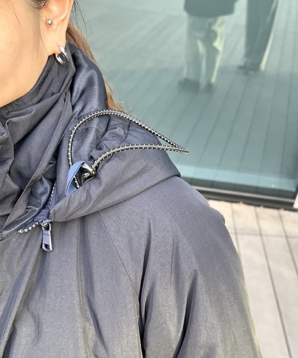 カスタニ モモノさんの「BEAMS WOMEN｜LACOSTE for BEAMS BOY / 別注 Vネック カーディガン」を使ったコーディネート