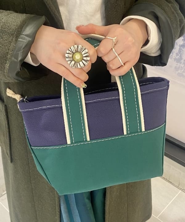 木村 海侑さんの「BEAMS WOMEN｜L.L.Bean × BEAMS PLUS ＆ BEAMS BOY / Deep Bottom Deluxe Boat and Tote Mini」を使ったコーディネート